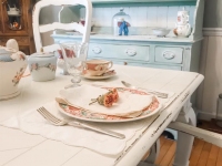 Dining Table painted in Old White Chalk Paint by Annie Sloan